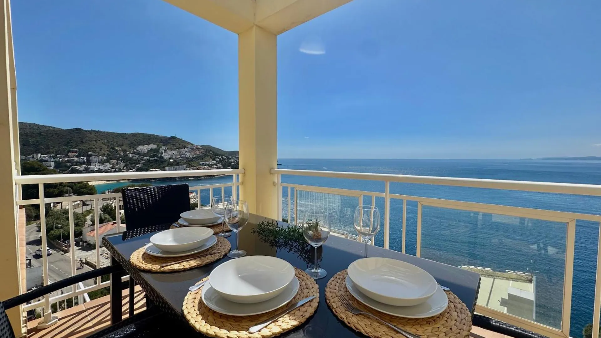 Marina 1 Apartment Roses Spain