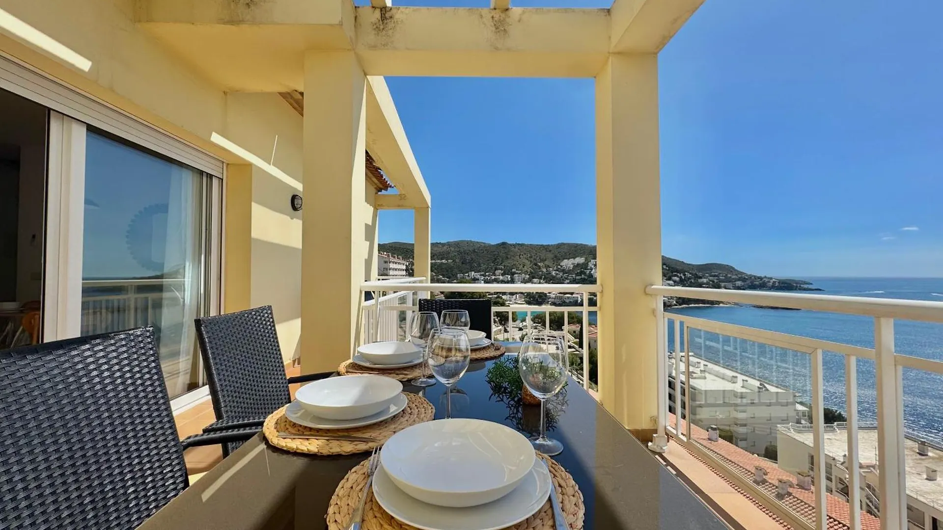 Marina 1 Apartment Roses Spain